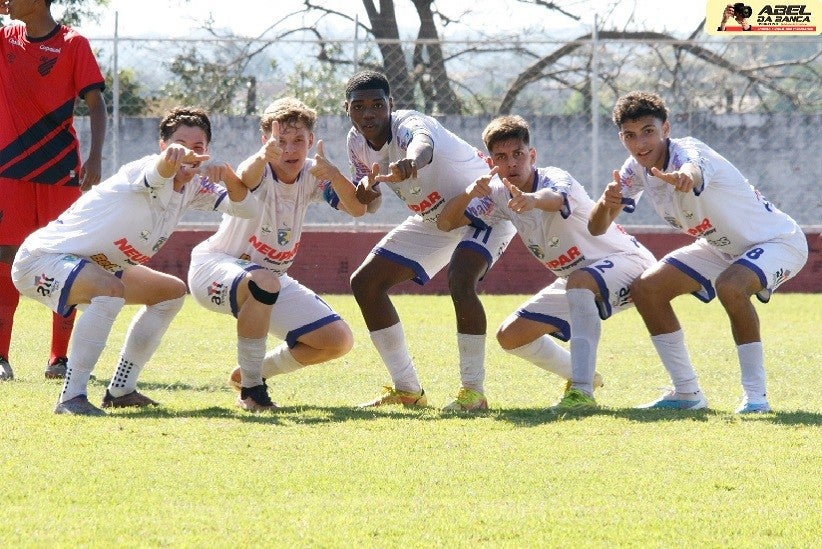 Com gol de Paulo Ricardo, o elenco do Sub 17 segue rumo à classificação para a próxima fase do estadual: Créditos: Abel da Banca