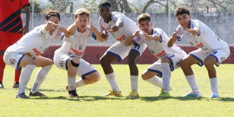 Com gol de Paulo Ricardo, o elenco do Sub 17 segue rumo à classificação para a próxima fase do estadual: Créditos: Abel da Banca