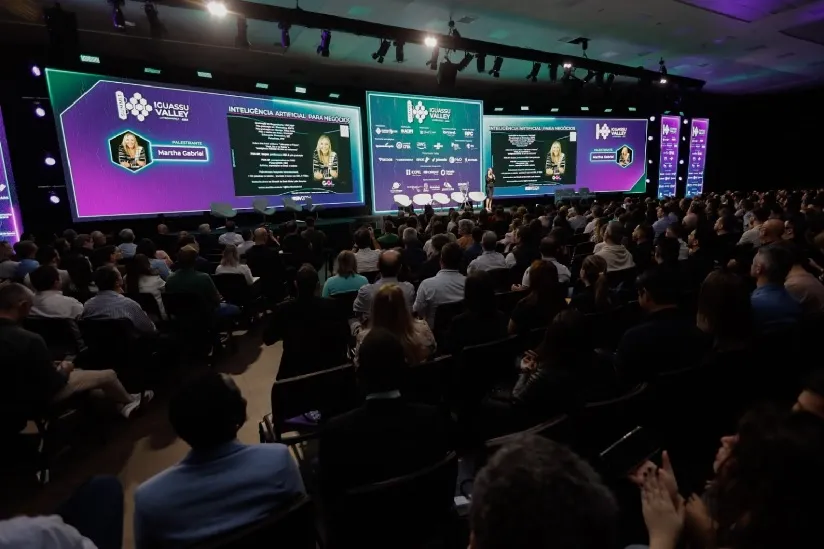 Martha Gabriel proferiu palestra de abertura sobre inteligência artificial – foto Jean Pavão