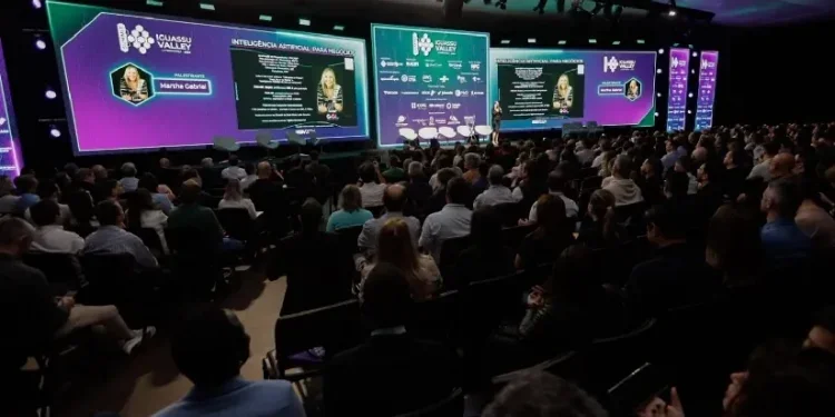 Martha Gabriel proferiu palestra de abertura sobre inteligência artificial – foto Jean Pavão