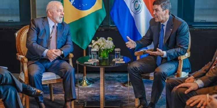 Lula e Peña conversaram, entre outros assuntos, a respeito do acordo sobre a Usina de Itaipu que está em negociação - Foto: Ricardo Stuckert /PR