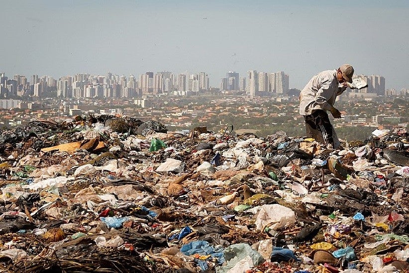 Sem emprego, pós-crise reforça posição social de ricos e pobres no Brasil - Foto: Sergio LIMA / AFP
