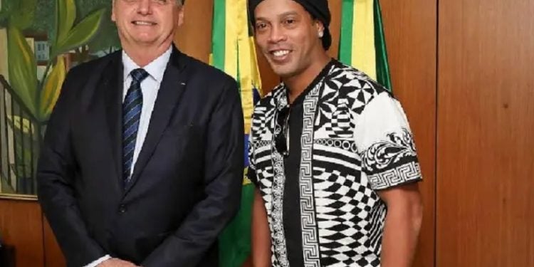 Ronaldinho se encontrou com Bolsonaro em junho deste ano.MARCOS CORRÊA (PR)