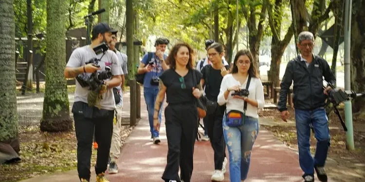 Equipe no set de filmagem, na Avenida Paraná. Foto: Marcos Labanca