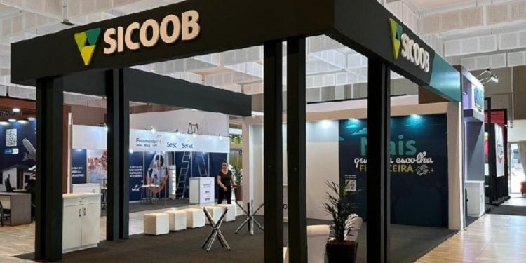 Arrojado estande do Sicoob na Expomed é um projeto e estrutura da Map Eventos - foto: Divulgação