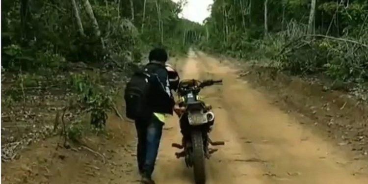 Farato conta que precisou empurrar a moto por mais de 2h. — Foto: Arquivo Pessoal