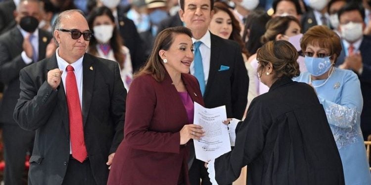La presidenta electa de Honduras, Xiomara Castro, en la toma de juramento
LUIS ACOSTA - AFP
