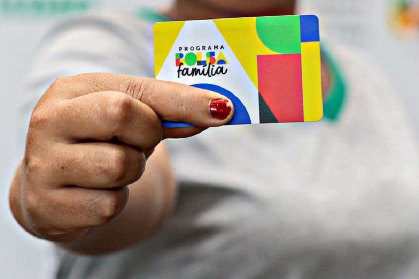 A retomada de programas sociais como o Bolsa Família contribuíu para o recorde na renda per capita no Brasil em 2023