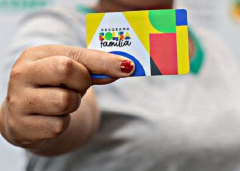 A retomada de programas sociais como o Bolsa Família contribuíu para o recorde na renda per capita no Brasil em 2023