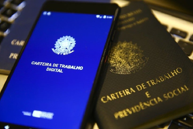 Um total de 43,6 milhões de brasileiros trabalhavam com carteira assinada em julho, o maior valor já registrado na série histórica desde 2002. Foto: Marcelo Camargo/Agência Brasil