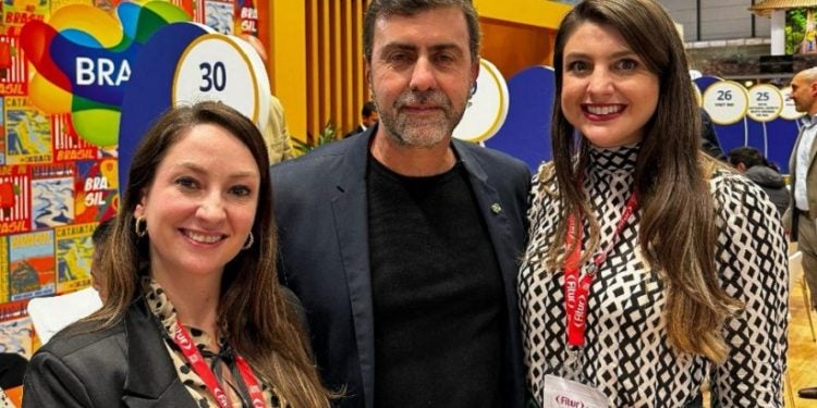 Maira Dalcin, responsável pelo setor de Visitors do Visit Iguassu, participou da Fitur, em Madrid, ao lado do presidente da Embratur, Marcelo Freixo, e da diretora de marketing da Secretaria Municipal de Turismo, Andressa Szekut.