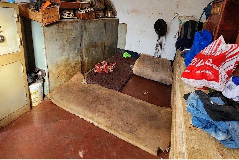 Nos alojamentos não havia roupas de cama, armários ou locais adequados para preparo e tomada de refeições