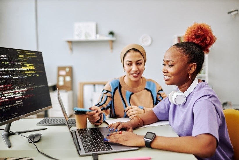 Aulas acontecem ao vivo, por meio da plataforma Microsoft Teams, para que pessoas de qualquer região do estado possam participar (imagem: Adobestock)