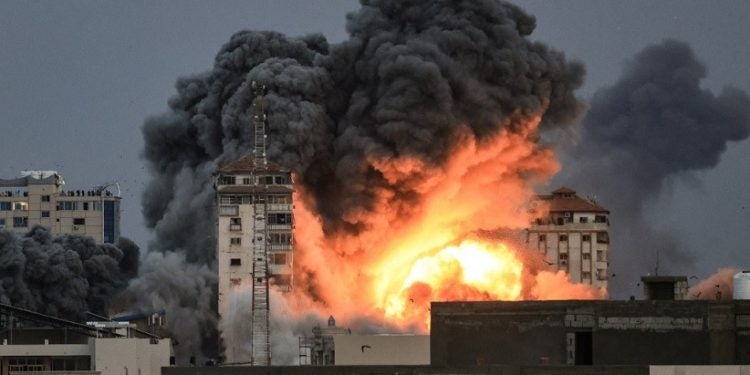 Explosão na Cidade de Gaza, durante ataque aéreo israelense