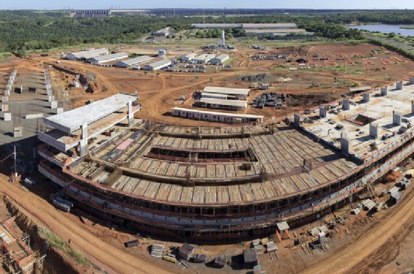 Obras do bloco de aulas no campus Niemeyer: estudo é necessário para a retomada da construção