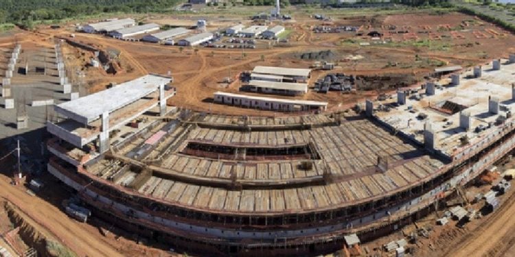 Obras do bloco de aulas no campus Niemeyer: estudo é necessário para a retomada da construção