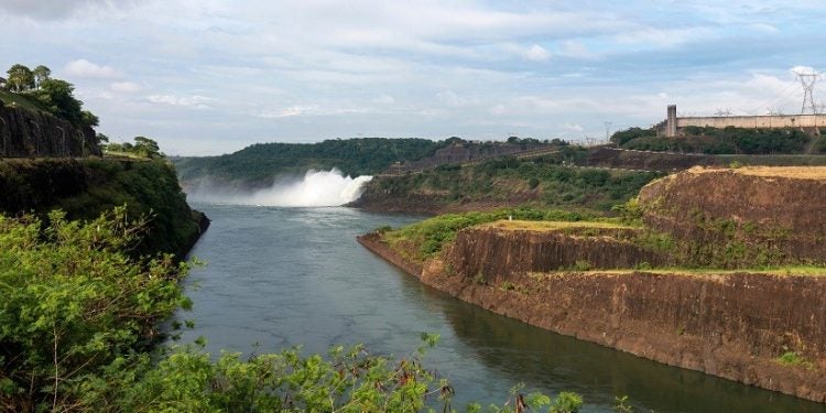 Rio Paraná segue a jusante da barragem de Itaipu. Foto: Rubens Fraulini/Itaipu Binacional.