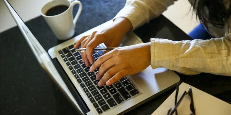 O Procred 360 é destinado à renegociação de dívidas de microempreendedores individuais (MEIs) e microempresas, e oferece condições facilitadas de financiamento e cobertura por meio do Fundo Garantidor de Operações (FGO) - Foto: Marcelo Camargo/Agência Brasil