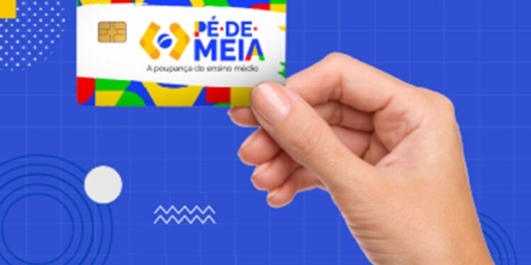 Para se manter no Pé-de-Meia, o estudante deve ter frequência mínima de 80%. Caso a frequência diminua em algum mês, o aluno não receberá o benefício referente a esse período