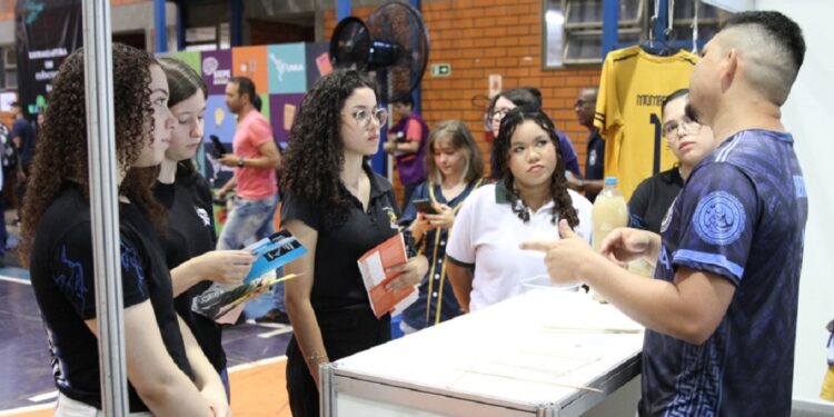 Embora as turmas de Ensino Médio sejam o público principal, a Mostra de Cursos é aberta para qualquer pessoa que tenha vontade de conhecer mais sobre a UNILA