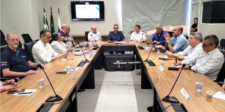 Prefeito eleito participou da reunião do Conselho Superior da ACIFI – foto divulgação