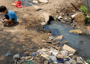 Cerca de 100 milhões de pessoas não têm acesso à coleta de esgoto, o que causa doenças que podem levar à morte por contaminação. Foto: Instituto Trata Brasil/Fonte: Agência Senado