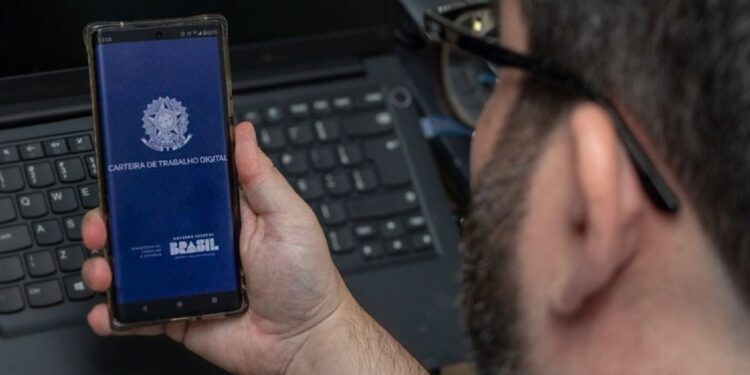 Com a atualização do app da CTPS, o Governo Federal centraliza e disponibiliza seus serviços em um só lugar, agilizando a intermediação de mão de obra - Foto: Vitor Vasconcelos/Secom-PR
