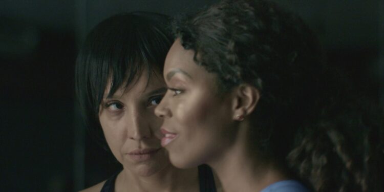 Atrizes Maria Maya e Andréia de Lima em cena do thriller psicológico - Foto  Multiplot Filmes