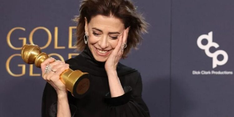 Fernanda Torres levou o prêmio de Melhor Atriz por Ainda Estou Aqui. Ela se tornou a primeira brasileira a ganhar o Globo de Ouro nesta categoria. Foto: Divulgação