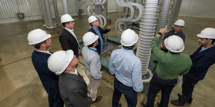 Rodrigo Limp, André Pepitone e Thiago Prado em visita à subestação da Eletrobras, em Foz do Iguaçu.