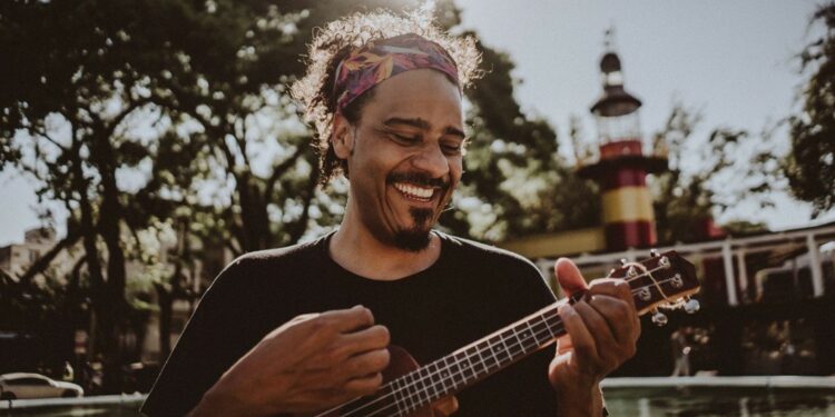 Tiago Bigode e Trio em Shangri-lá, quando o trio promete transformar clássicos da música brasileira em releituras criativas, acompanhadas de um groove irresistível e produção autoral.