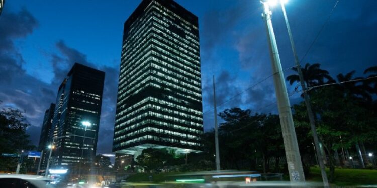 A iniciativa está alinhada com os esforços do Governo Federal para ampliar a coordenação na agenda de governo digital e com a estratégia institucional do BNDES, que busca apoiar projetos de modernização do Estado