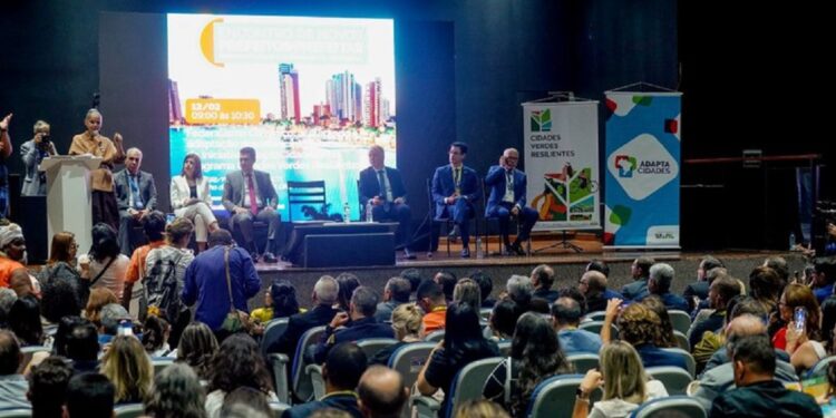 Lançamento do programa AdaptaCidades no Encontro de Novos Prefeitos e Prefeitas, em Brasília: investimento total para implementação da iniciativa chega a R$18 milhões provenientes do Fundo Verde para o Clima e outras fontes - Foto: Rogério Cassimiro/MMA