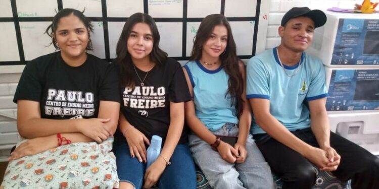 Maria Eduarda, Bianca, Sofia e Renzo: Pé-de-Meia tornou-se, para eles, meio para ampliar horizontes. Foto: Jéssica Gomes / Secom / PR