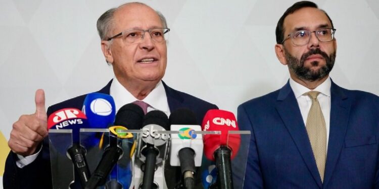 Geraldo Alckmin citou, durante o encontro, programas que disponibilizam crédito para fortalecer a indústria nacional, como a Letra de Crédito do Desenvolvimento, o Novo Padis, Brasil Semicom, Lei do Bem e a Lei da Informática - Foto: Cadu Gomes/VPR