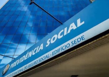 Os segurados que têm acesso à internet podem acessar o site Meu INSS e conferir quanto vão receber. Foto: Rafa Neddermeyer/Agência Brasil