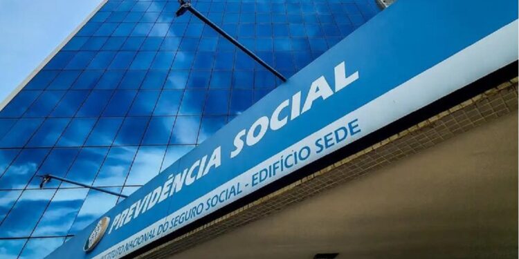 Os segurados que têm acesso à internet podem acessar o site Meu INSS e conferir quanto vão receber. Foto: Rafa Neddermeyer/Agência Brasil