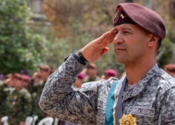 General Pedro Sánchez é condecorado por sua liderança na Operação Esperança. Foto César Carrión, Presidência da República.