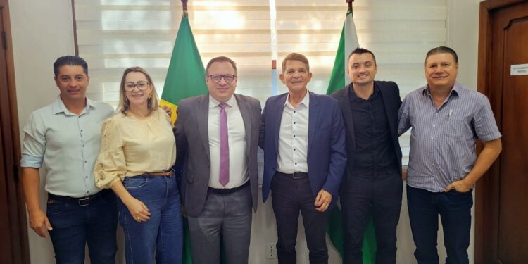 Foi a primeira reunião da nova mesa diretora do Codefoz, que acabou de ser eleita, com o prefeito - foto divulgação