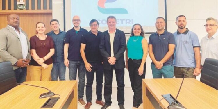 Reunião presencial e on-line teve representantes de Ciudad del Este, Foz, Presidente Franco e Puerto Iguazú – foto: divulgação