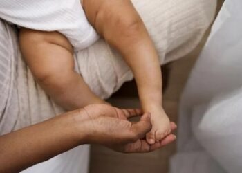 Mães atípicas são aquelas que criam filhos com deficiência ou condições que demandam cuidados específicos | Foto: Freepik