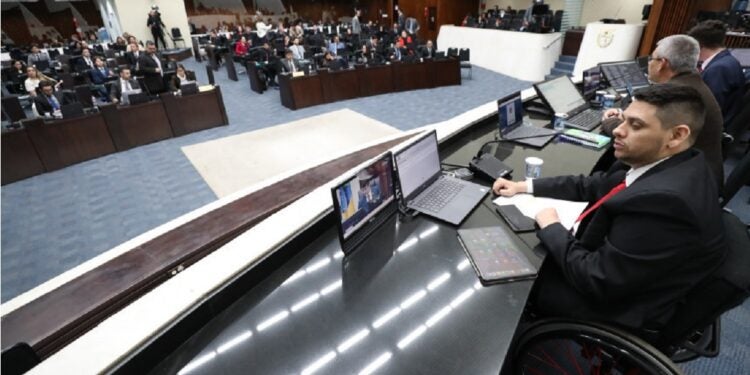 A participação ativa dos parlamentares universitários foi destaque nas duas sessões plenárias. Créditos: Orlando Kissner/Alep