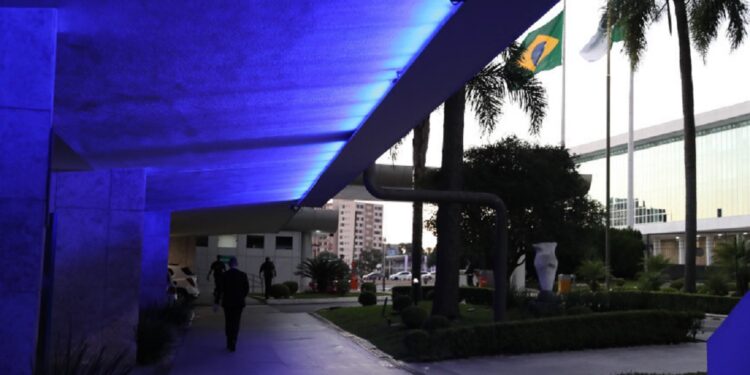 Em um gesto de apoio, a fachada do Poder Legislativo será iluminada em azul de 28 a 31 de julho.
Créditos: Valdir Amaral/Alep
