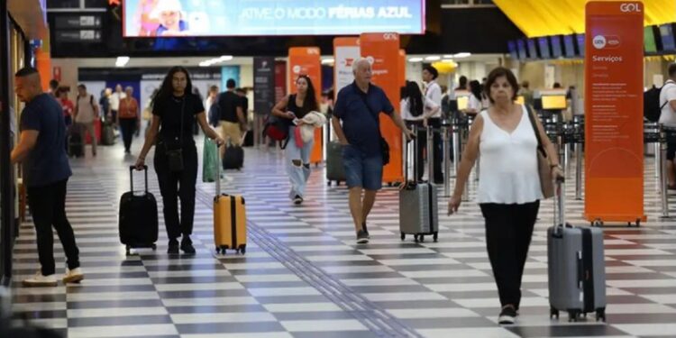 A expansão da malha aérea e o aumento no fluxo de passageiros refletem o fortalecimento de políticas públicas que impulsionam o turismo doméstico - Foto: Rovena Rosa/Agência Brasil