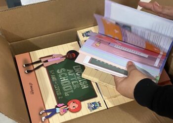 Em alguns casos, foram entregues caixas com novos exemplares para uso no 2º semestre, situação que está está sendo acompanhada pelo sindicato. (Foto Assessoria)