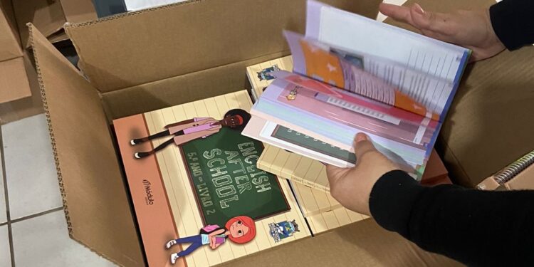 Em alguns casos, foram entregues caixas com novos exemplares para uso no 2º semestre, situação que está está sendo acompanhada pelo sindicato. (Foto Assessoria)