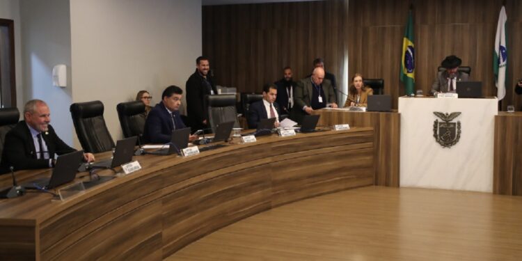 Reunião ocorreu no início da tarde desta terça-feira (10), no Auditório Legislativo.
Créditos: Valdir Amaral/Alep