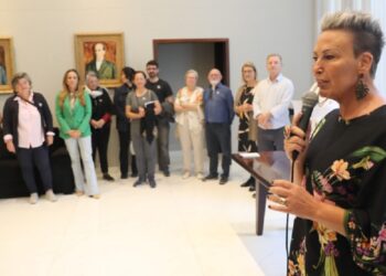 Deputada Cloara Pinheiro (PSD), vice-presidente da Comissão de Cultura, participou da abertura da mostra.
Créditos: Valdir Amaral/Alep