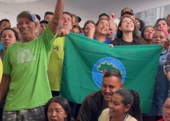 Votação do projeto teve a presença de catadores na Assembleia Legislativa.
Créditos: Divulgação/Assessoria Parlamentar