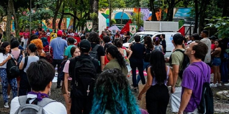 Concentração do ato será na no Bosque Guarani a partir das 16h30. Foto: Marcos Labanca. APP-Sindicato – Foz, arquivo.